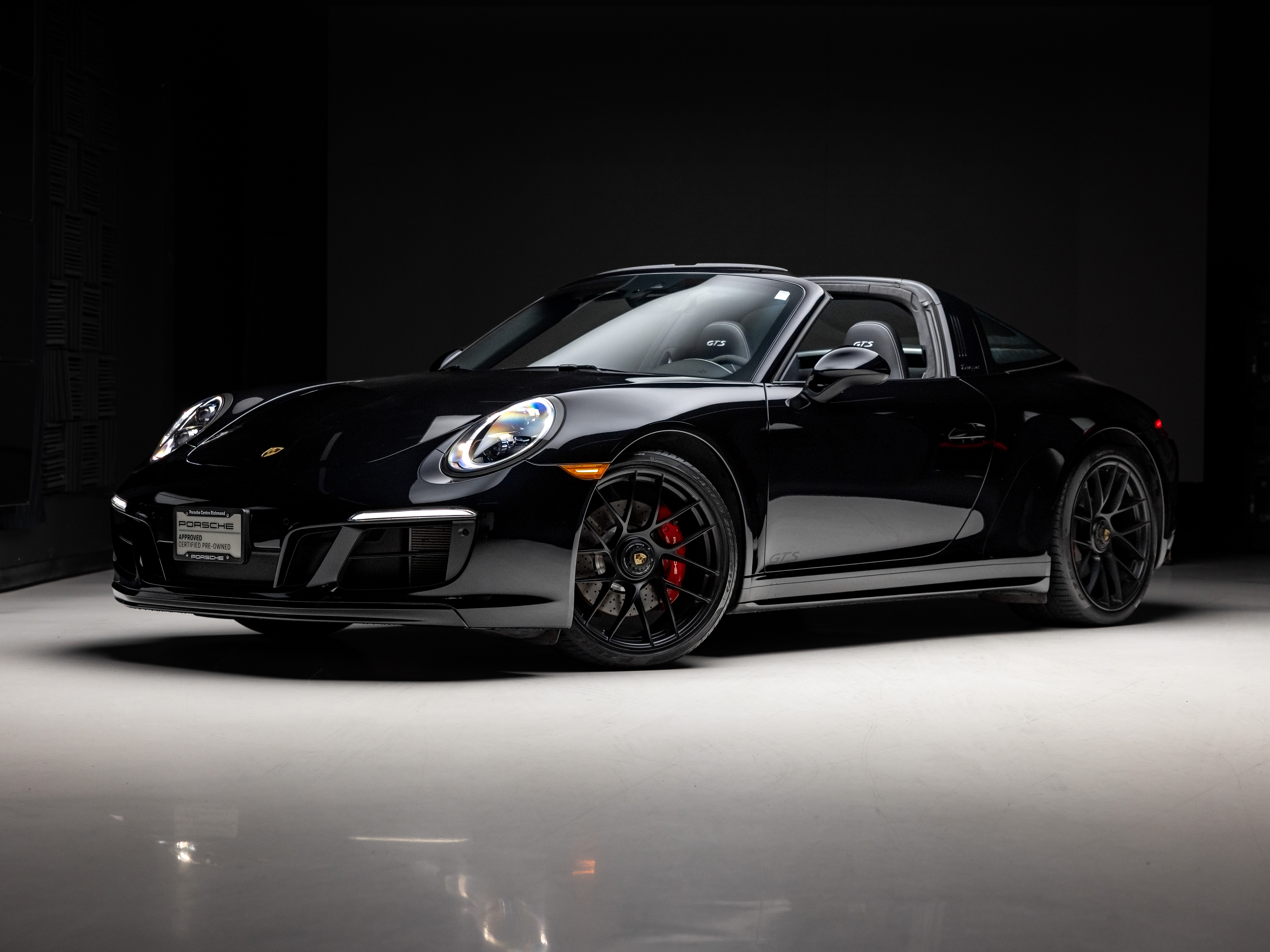 Jet Black Metallic 2019 Porsche 911 Convertible All-Wheel Drive Automatic