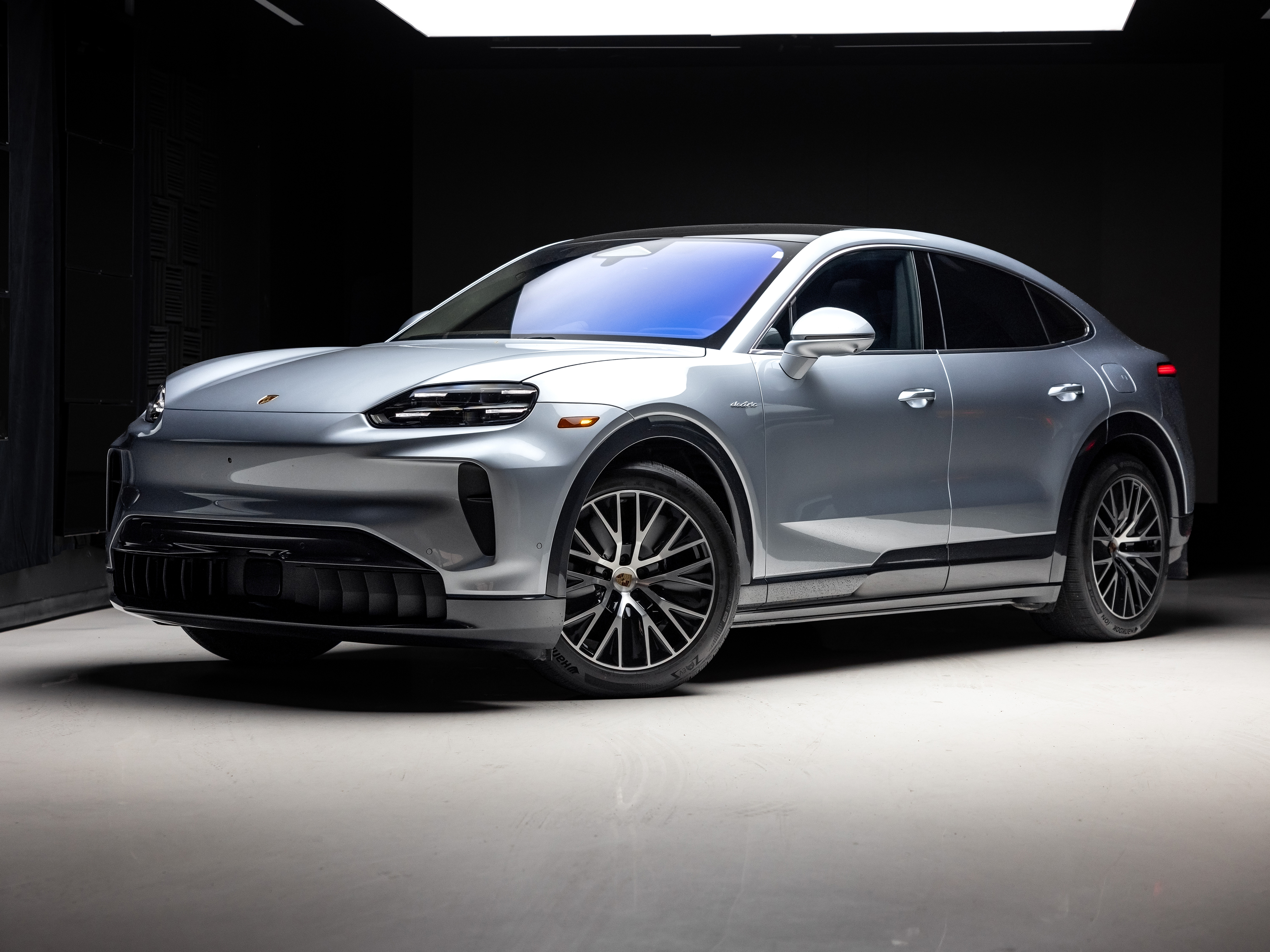 Dolomite Silver Metallic 2026 Porsche Cayenne Coupe Coupe All-Wheel Drive Automatic